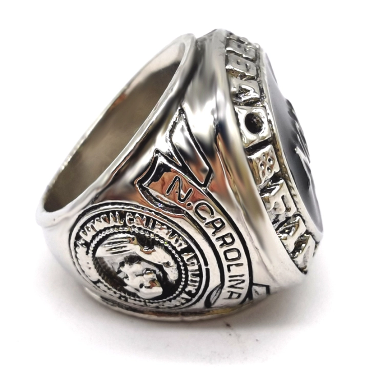1991_North_Carolina_Tar_Heels_Final_Four_championship_ring_872_1591260866442_3.jpg_w720.webp