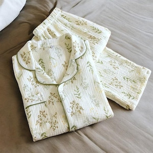 Floral Cotton Pajama Set for Women: Soft Button-Down Loungewear with Elastic Waist Pants / Cozy Christmas 2025 Sleepwear Gift for Her